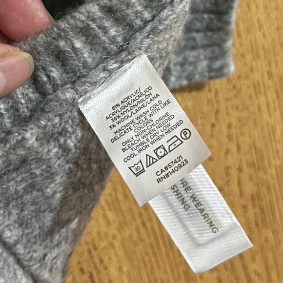 Loft Women’s Gray Bobble Poncho Fall/Winter Sweater Sz-M/L NWT - Picture 6 of 7